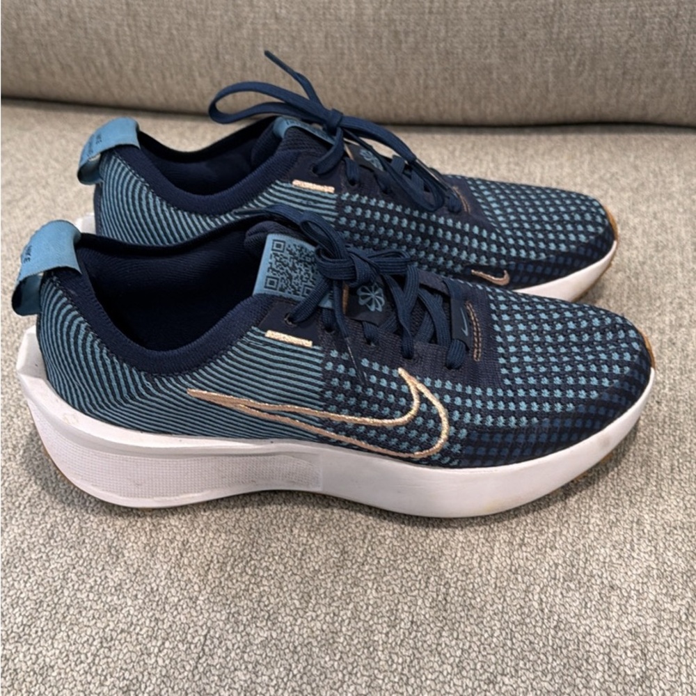 Nike Navy and Light Blue Athletic Sneakers